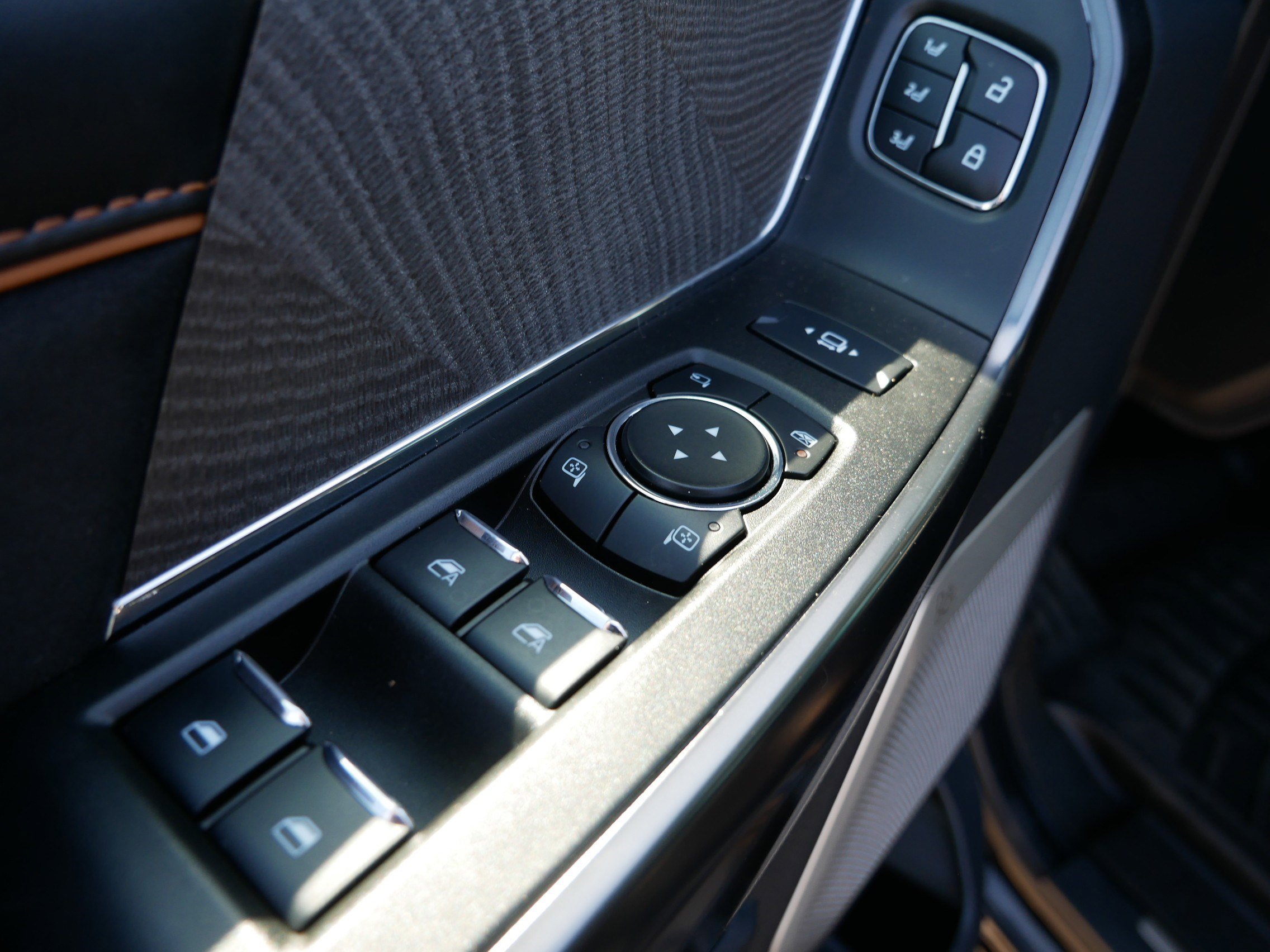 Used 2024 Ford F350 Platinum w/ FX4 Off-Road Package image 19