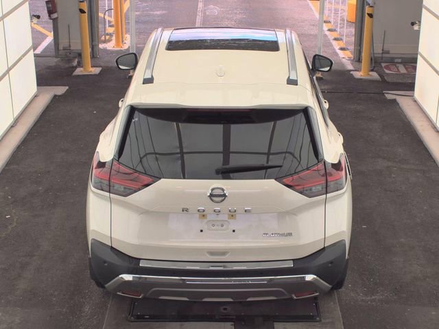 Used 2021 Nissan Rogue Platinum FWD image 4