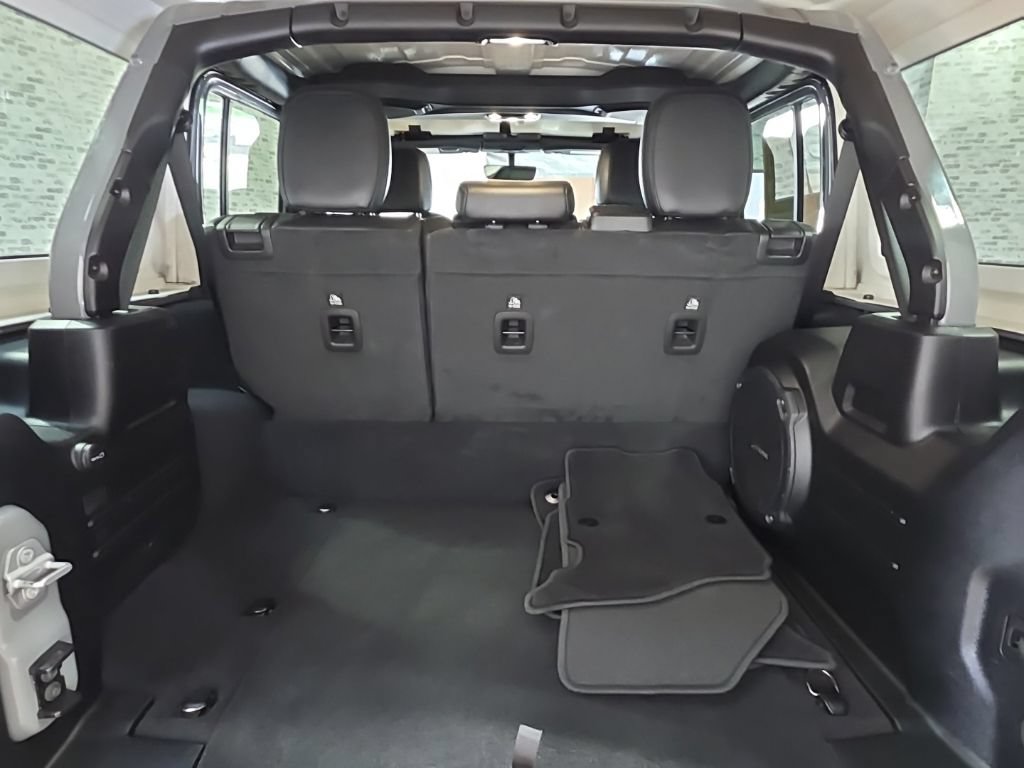 Used 2022 Jeep Wrangler Unlimited Rubicon 4xe AWD/4WD image 12