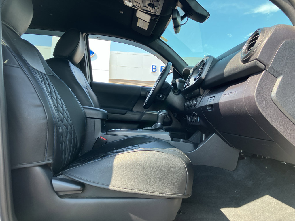 Used 2019 Toyota Tacoma TRD Off-Road w/ Technology Package AWD/4WD image 37
