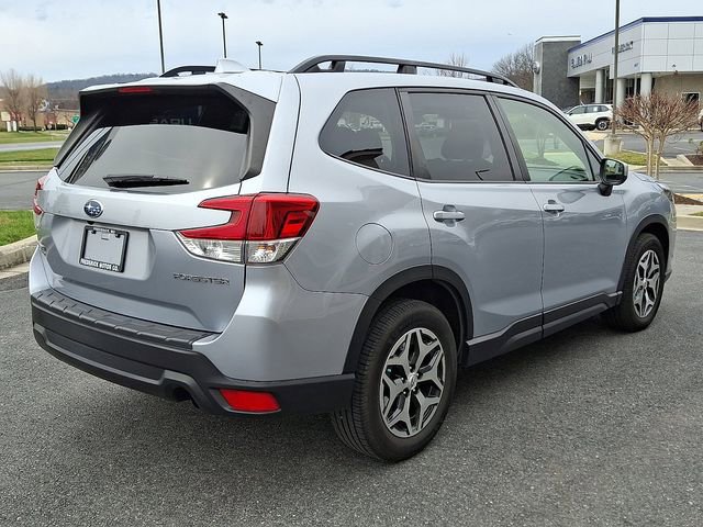Used 2022 Subaru Forester Premium image 6