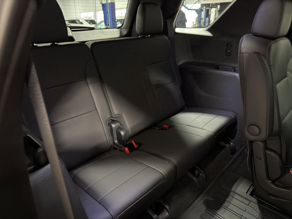 Used 2023 Chevrolet Traverse LT w/ LPO, Floor Liner Package image 20