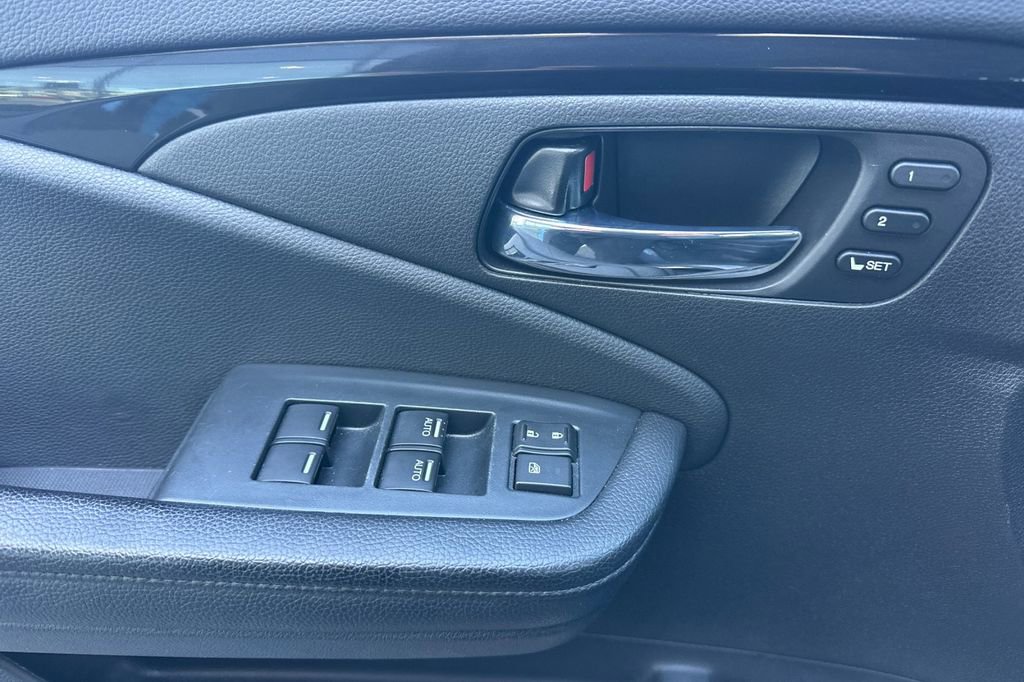 Used 2022 Honda Pilot Touring image 11