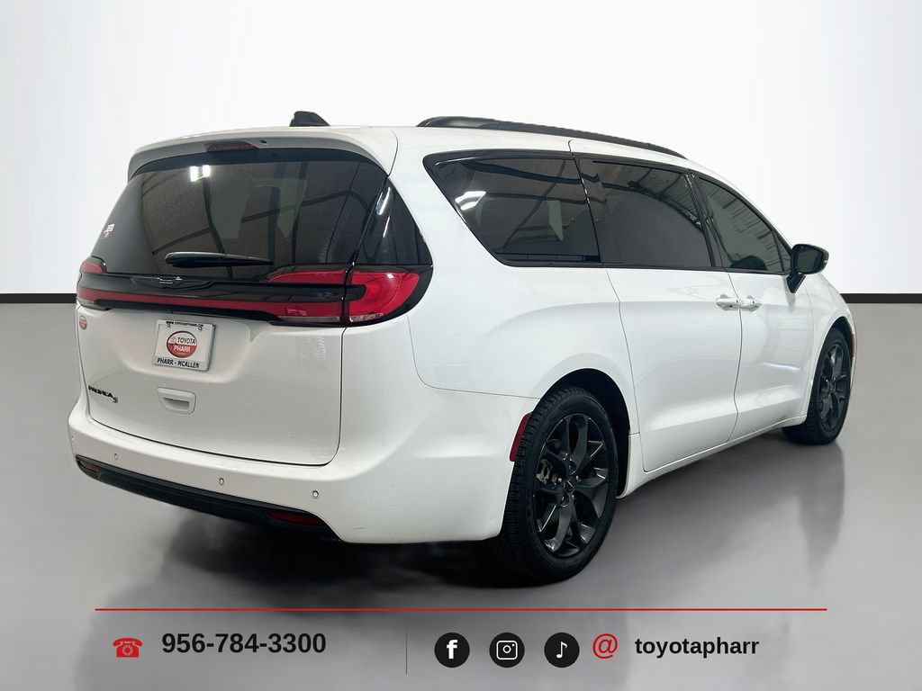 Used 2024 Chrysler Pacifica Touring-L w/ S Appearance Package FWD image 4