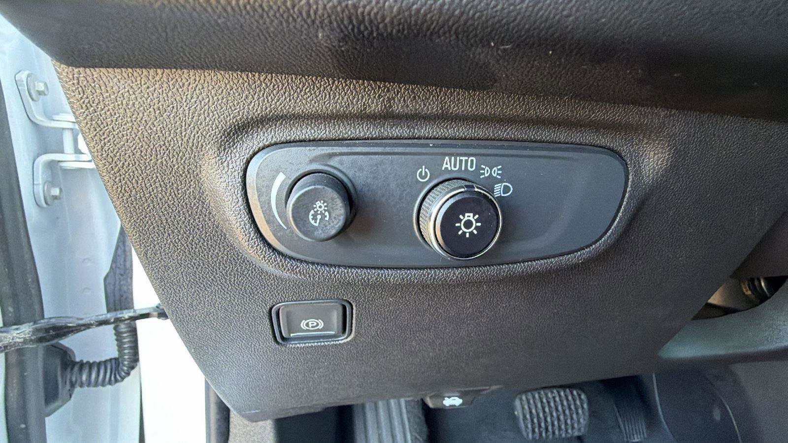 Used 2024 GMC Terrain SLE image 20