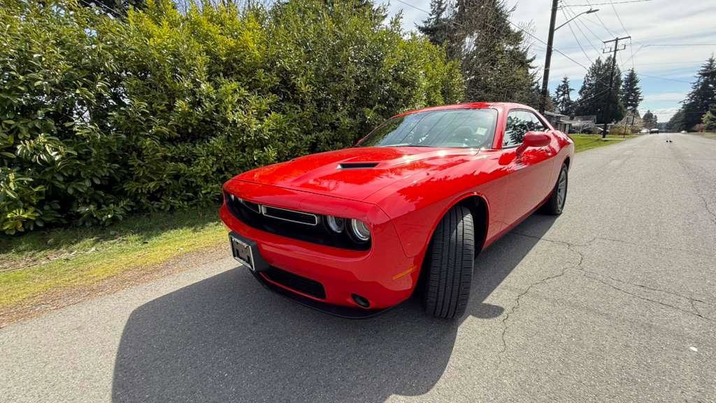 Used 2019 Dodge Challenger SXT RWD image 2