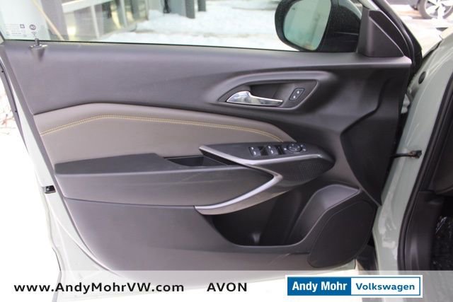 Used 2025 Chevrolet Trax ACTIV w/ Sunroof Package image 15