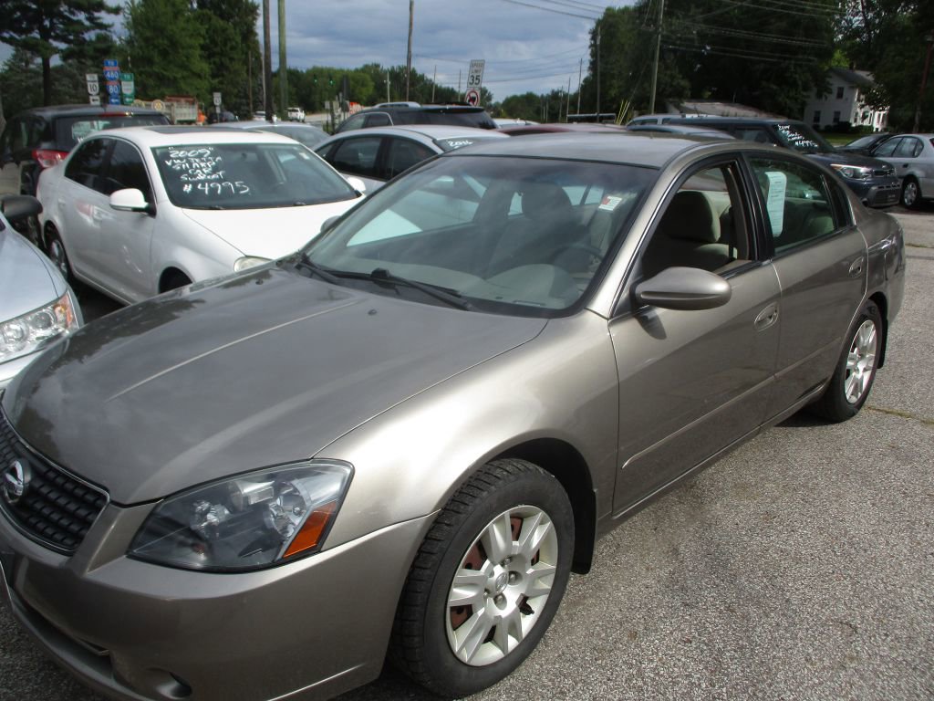 Used 2005 Nissan Altima 2.5 S w/ (S02) Side Airbags Pkg