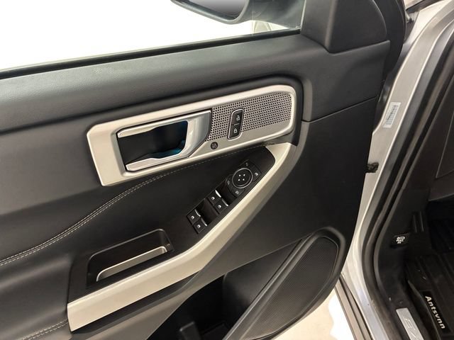 Used 2022 Ford Explorer Limited AWD/4WD image 13