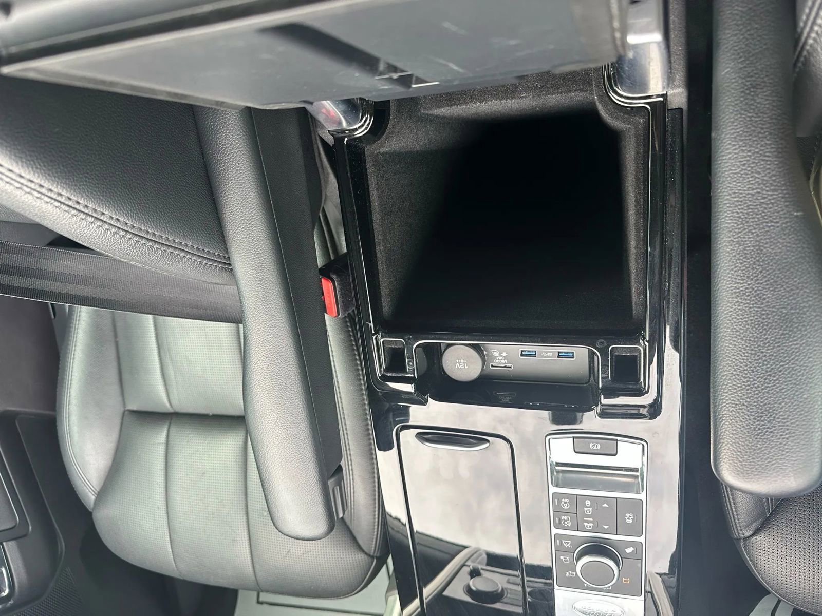 Used 2018 Land Rover Discovery HSE image 39