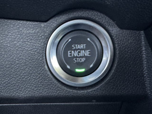 Used 2025 Chevrolet Traverse LT FWD image 19