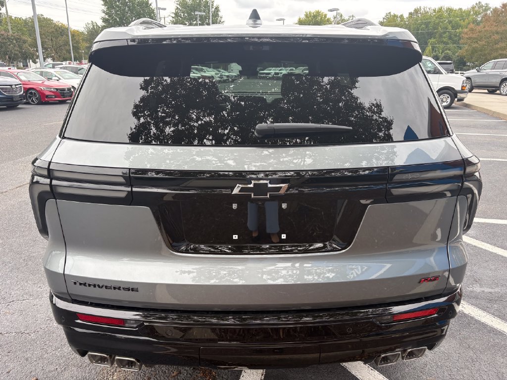 New 2027 Chevrolet Traverse RS w/ LPO, Floor Liner Package FWD image 5