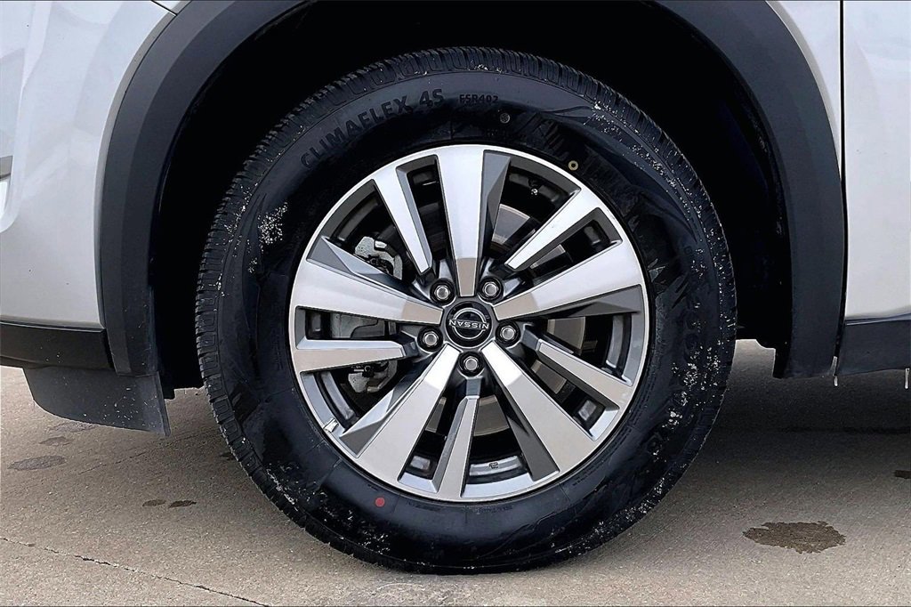 Used 2025 Nissan Pathfinder SL image 9