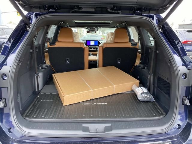 New 2026 Toyota Highlander Platinum AWD/4WD image 5