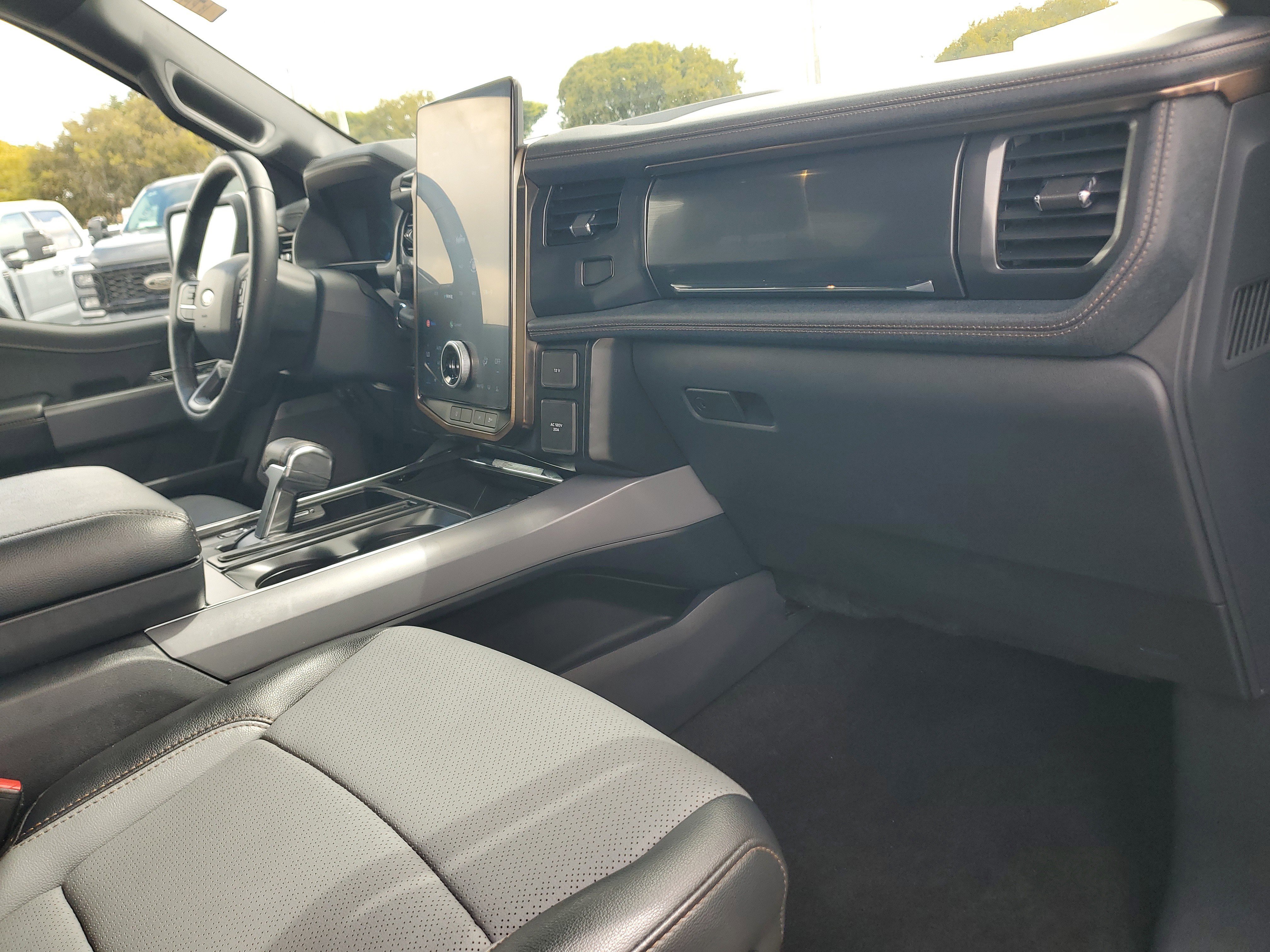 Used 2024 Ford F150 Lightning Lariat image 19