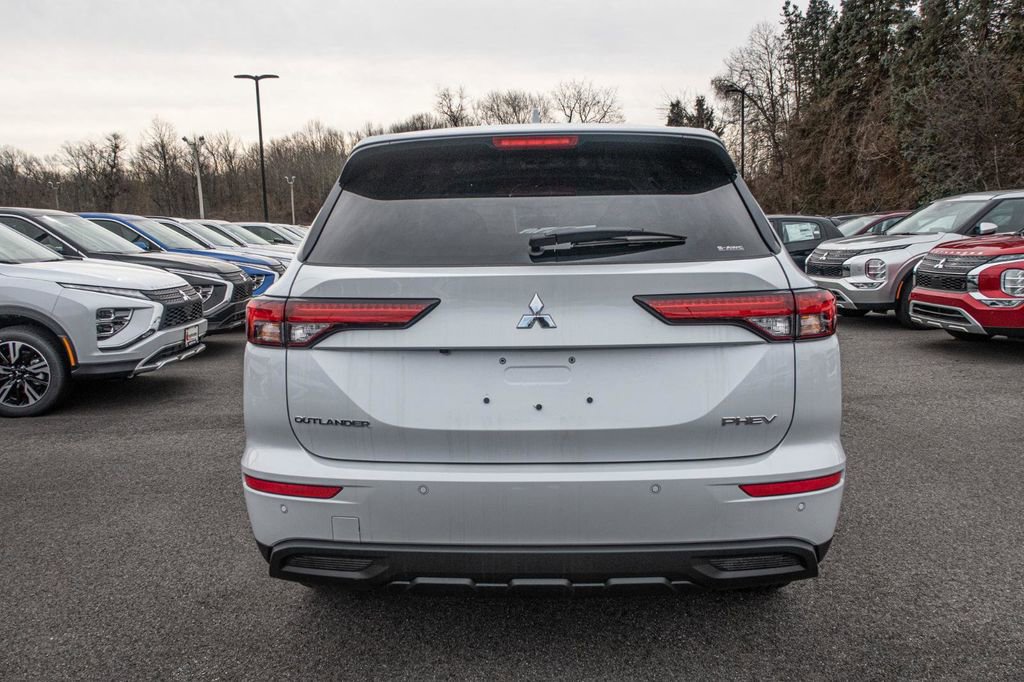 New 2025 Mitsubishi Outlander ES image 11