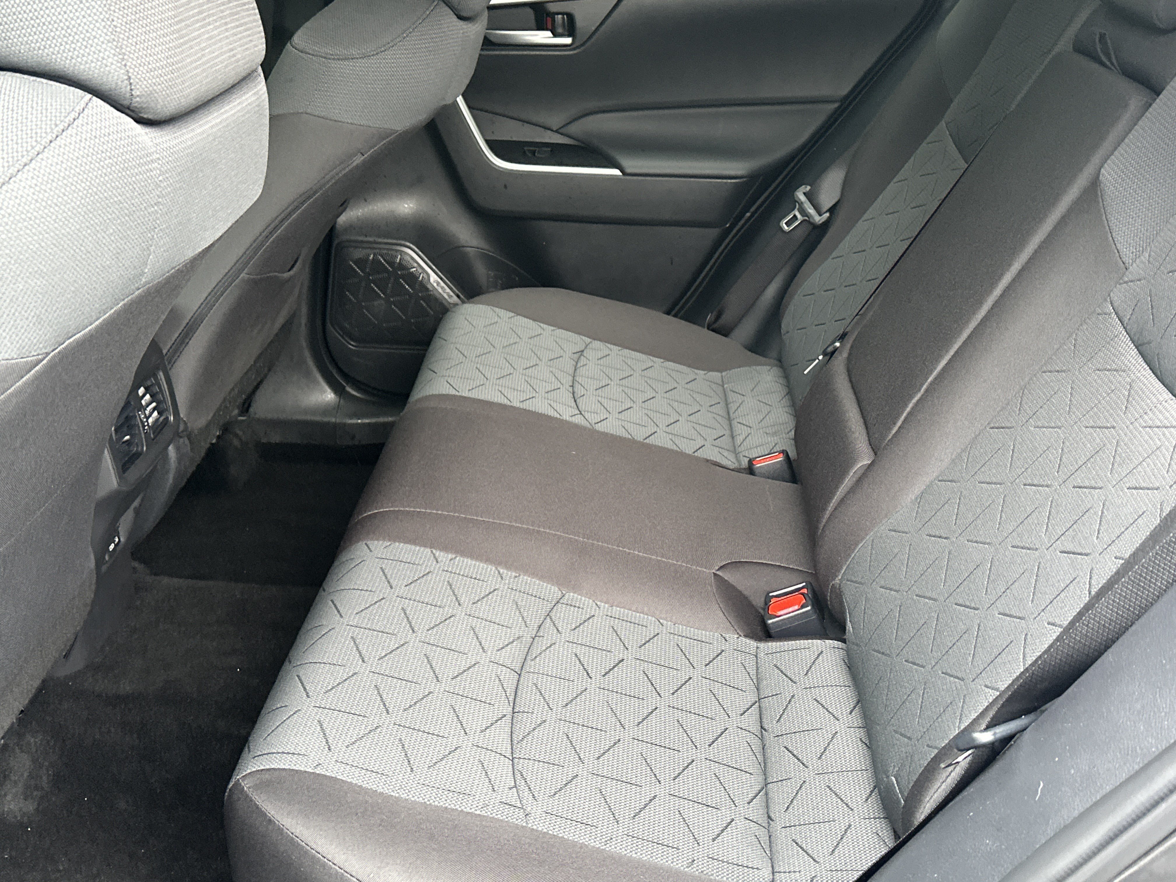 Used 2025 Toyota RAV4 XLE w/ Convenience Package FWD image 21