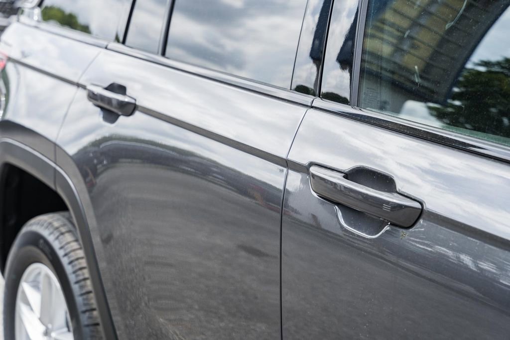 New 2025 Jeep Grand Cherokee Laredo X w/ Luxury Tech Group I image 15