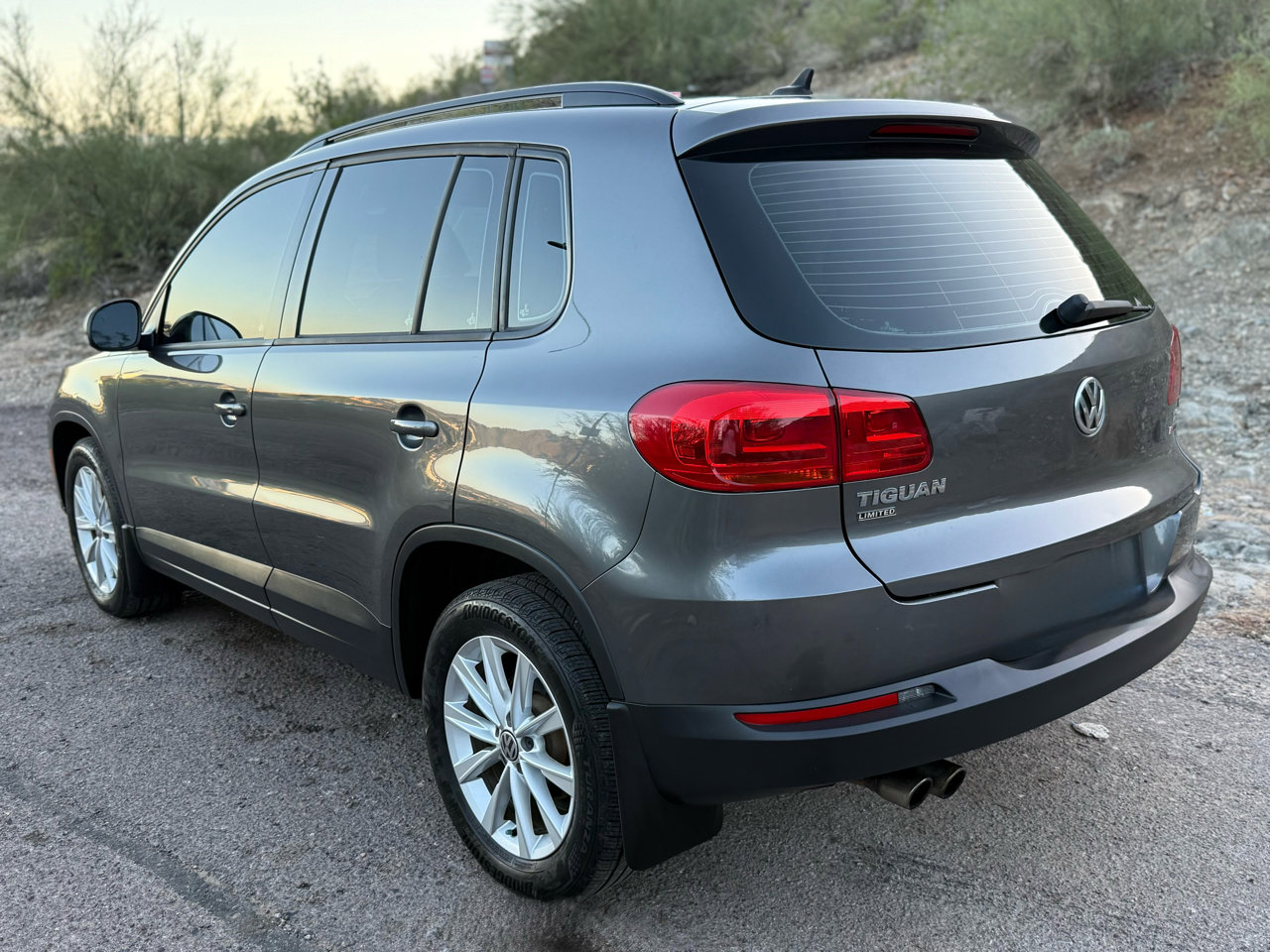 Used 2017 Volkswagen Tiguan Limited w/ Premium Package image 5