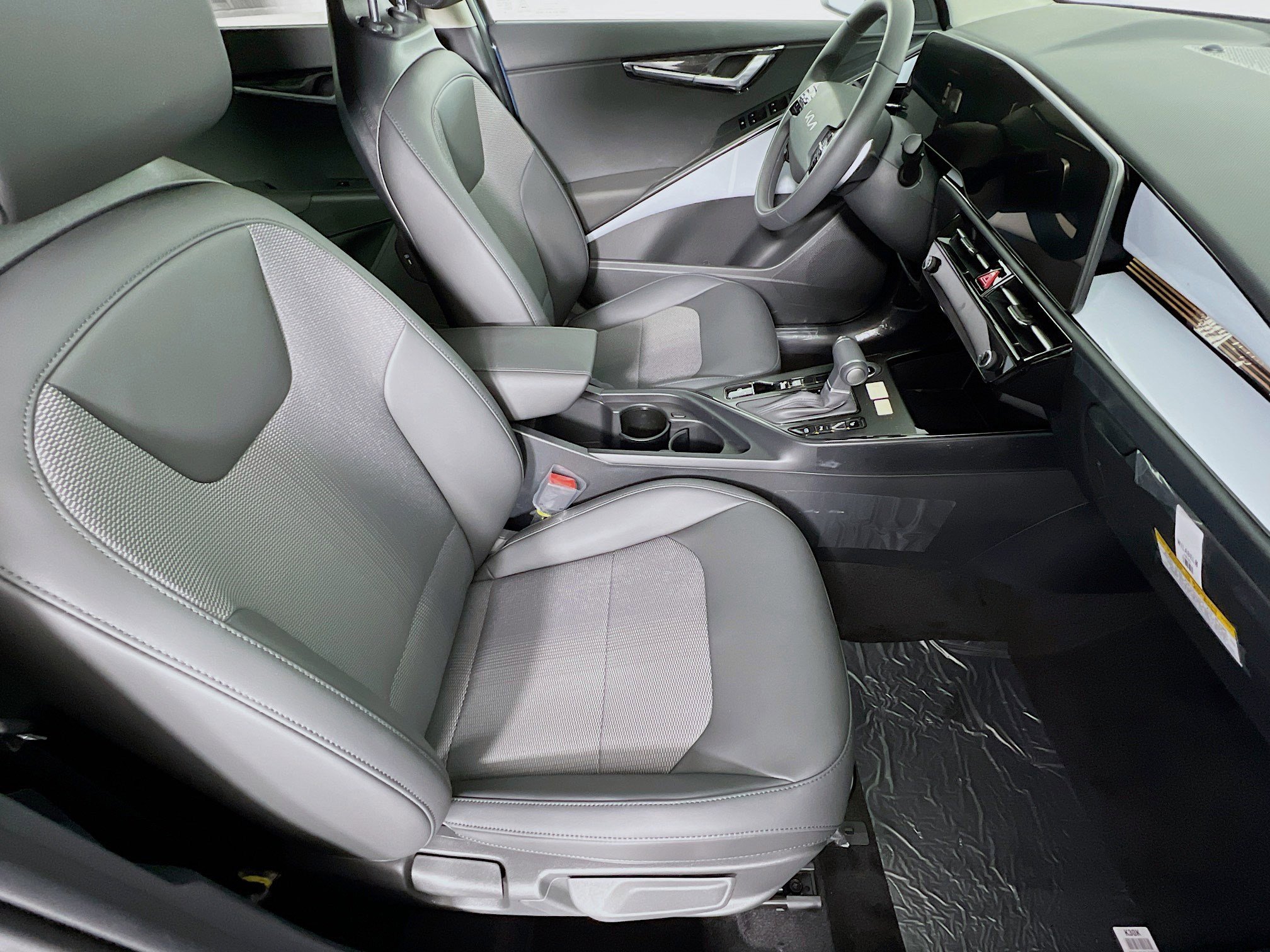 New 2025 Kia Niro EX image 23