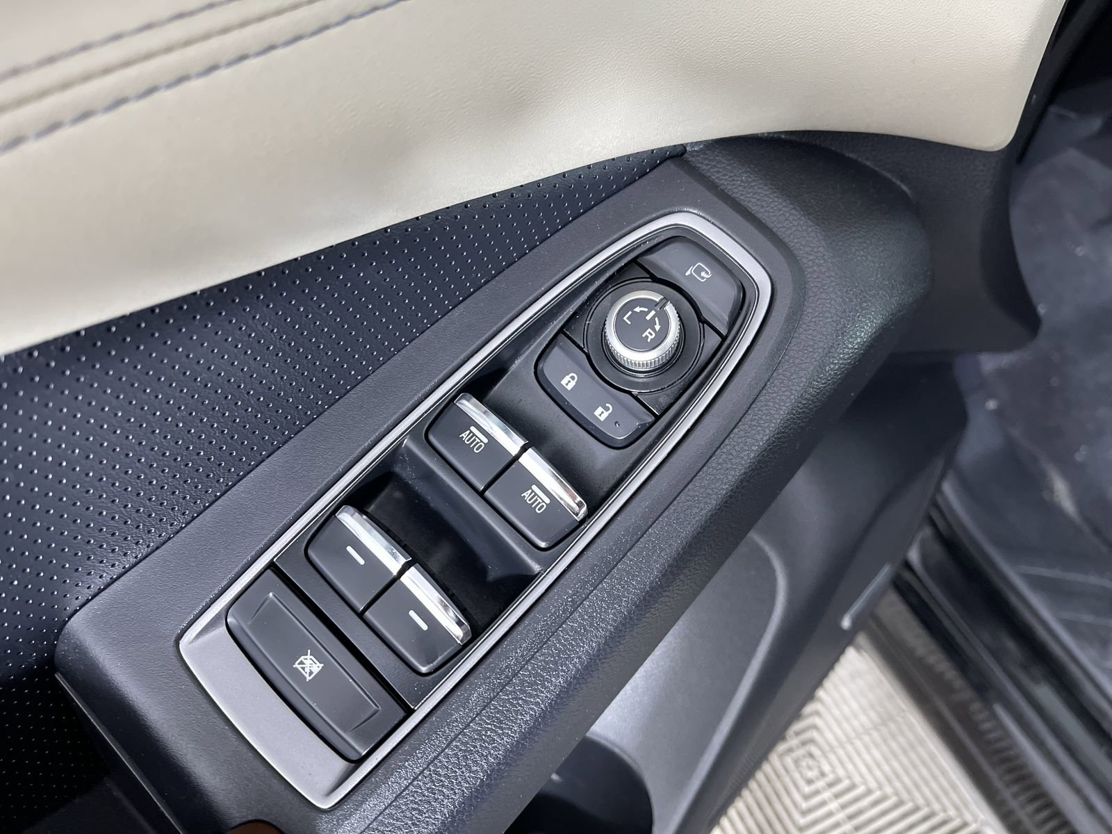 Used 2020 Subaru Ascent Touring AWD/4WD image 13