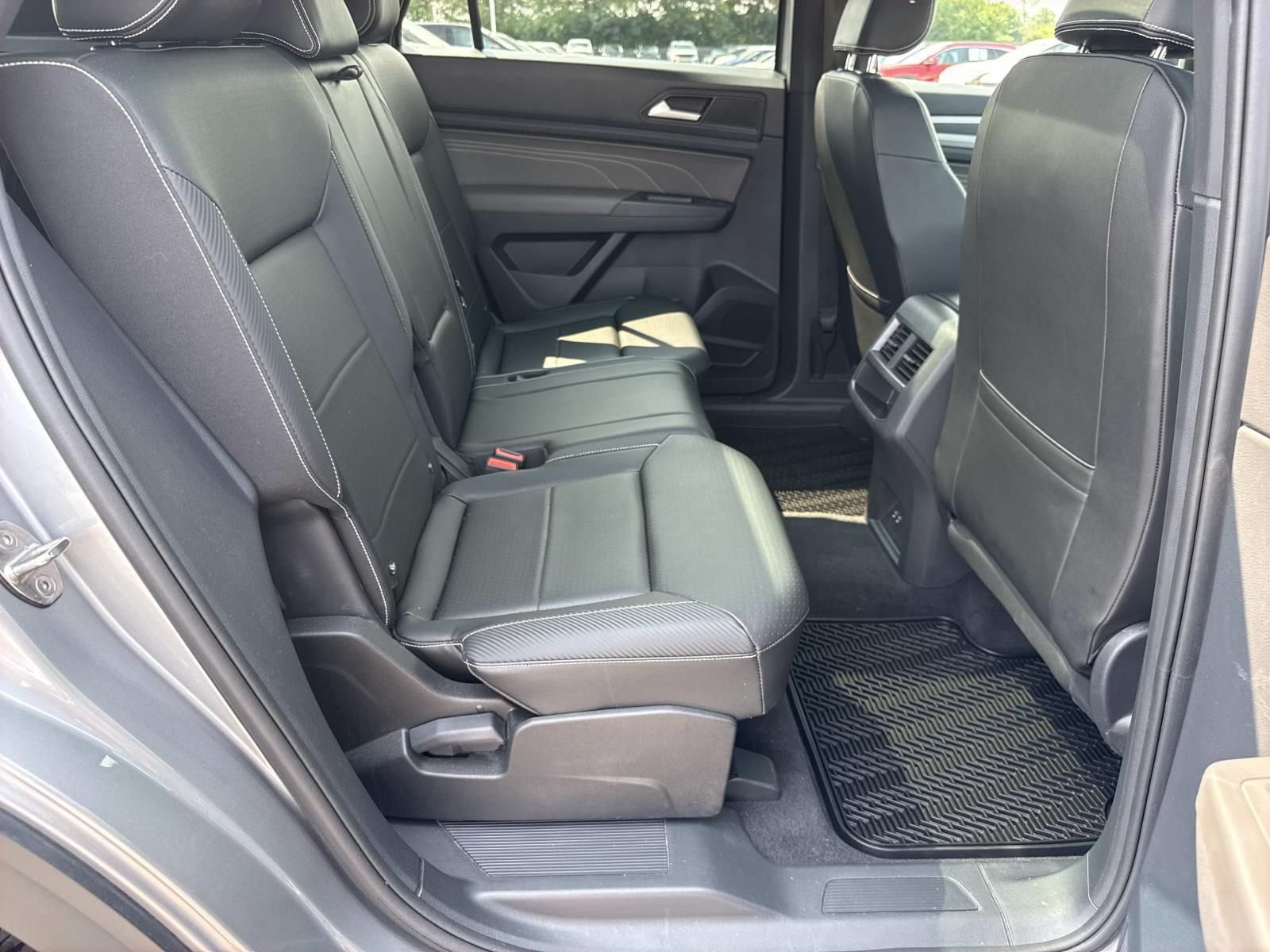 Used 2023 Volkswagen Atlas Cross Sport SEL R-Line AWD/4WD image 26
