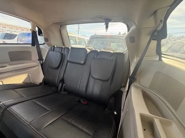 Used 2012 Chrysler Town & Country Touring w/ Entertainment Group #1 image 14