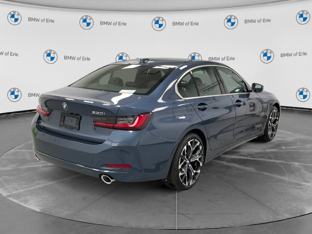 New 2026 BMW 330i xDrive Sedan w/ Premium Package AWD/4WD image 4