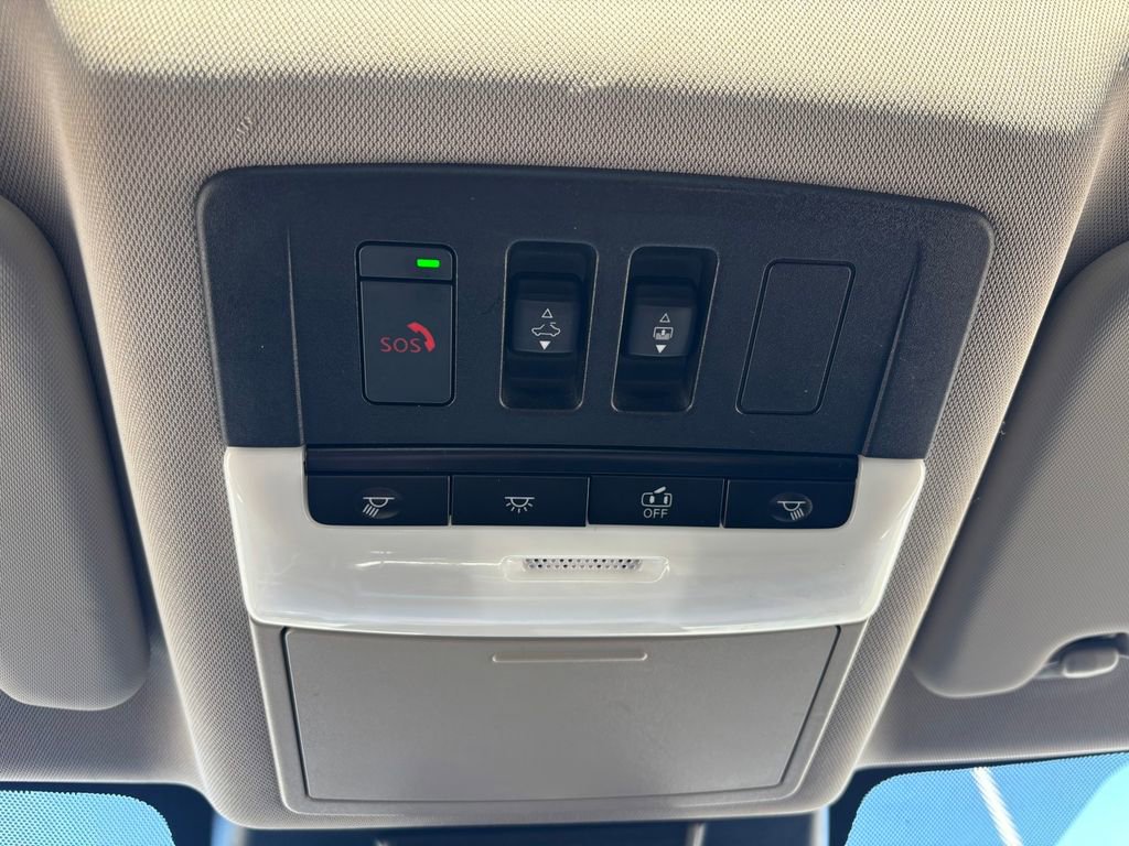 Used 2021 Nissan Rogue Platinum image 17