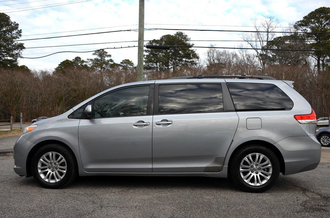 Used 2013 Toyota Sienna XLE image 8