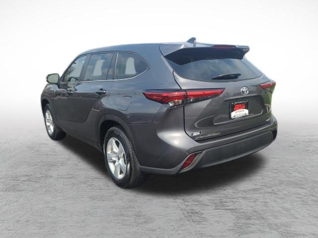 Used 2023 Toyota Highlander L AWD/4WD image 6
