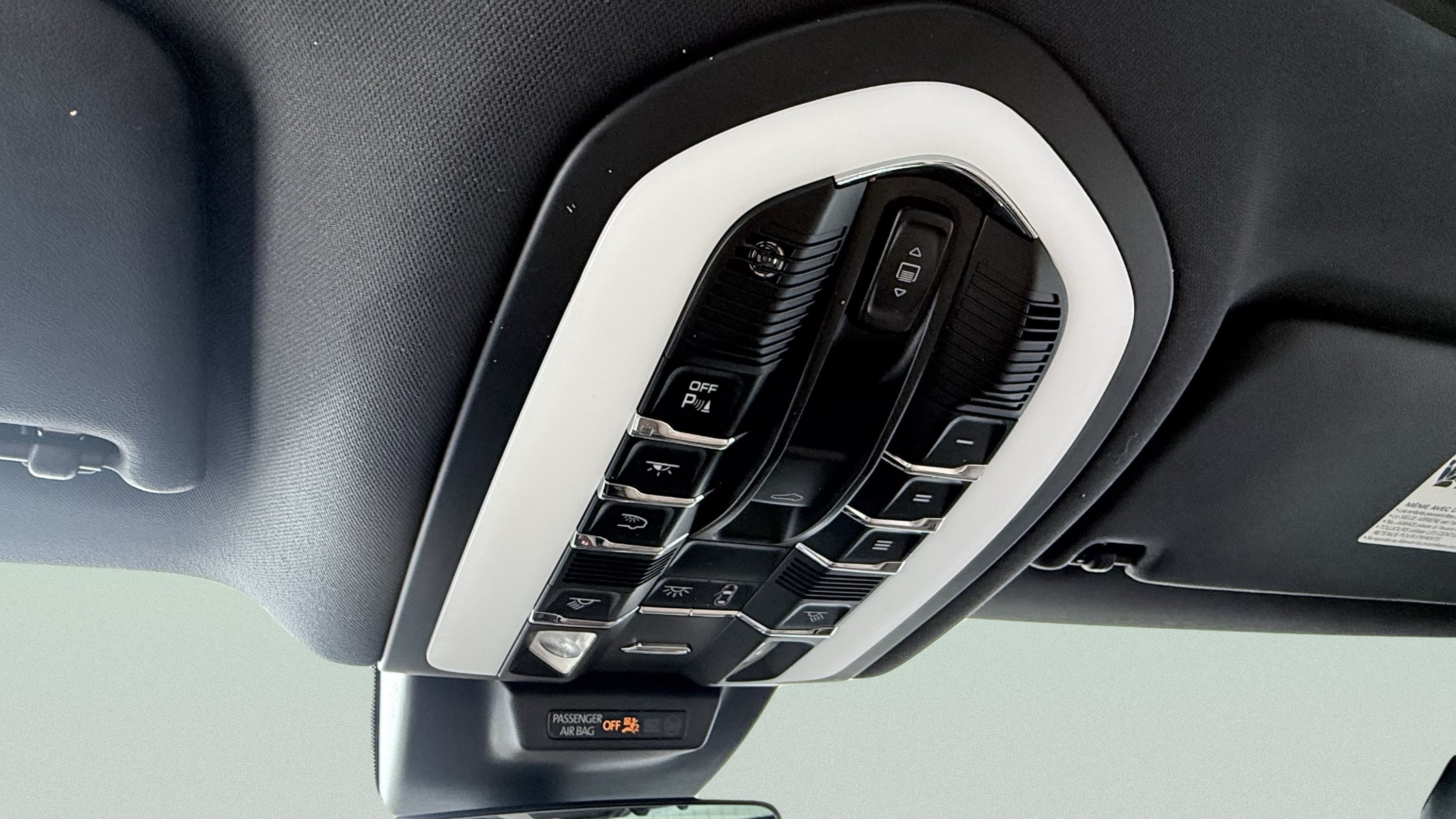 Used 2023 Porsche Macan Turbo AWD/4WD image 51