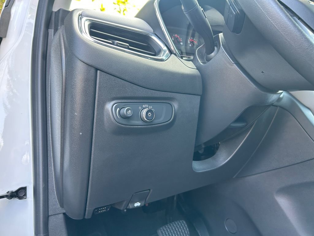 Used 2022 Chevrolet Equinox LS image 21