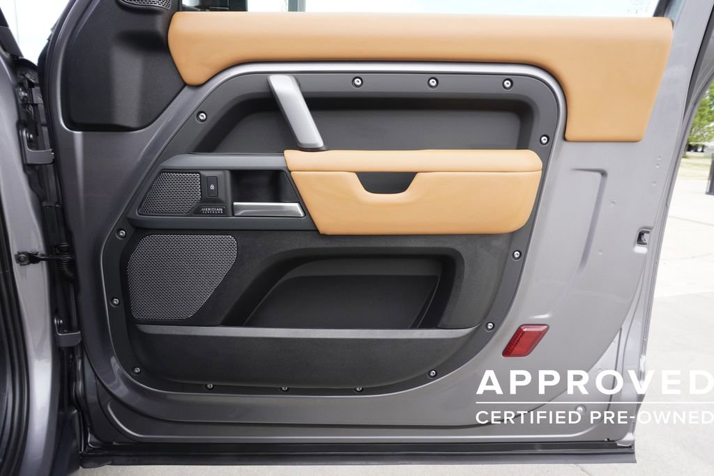 Used 2024 Land Rover Defender 90 X-Dynamic SE AWD/4WD image 21