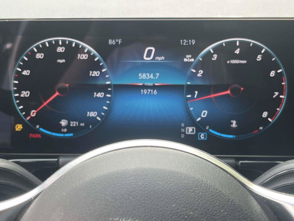 Used 2023 Mercedes-Benz GLA 250 4MATIC image 3