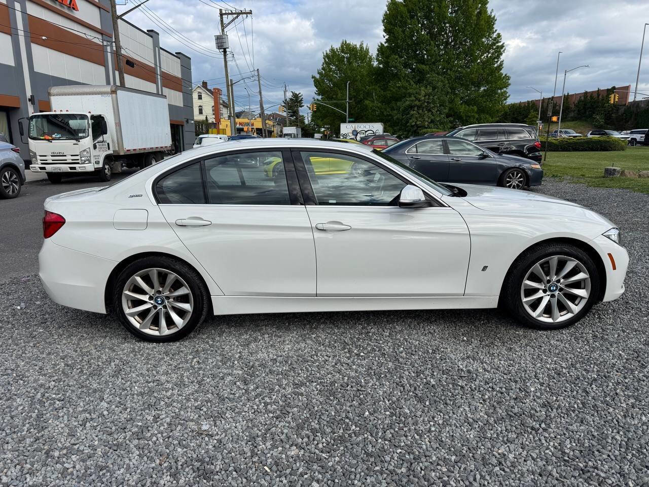Used 2017 BMW 330e RWD image 4