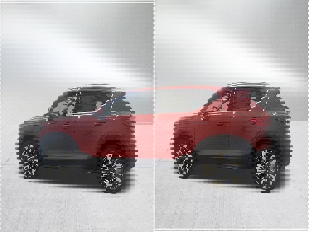 Used 2024 Volvo XC40 B5 Plus image 3