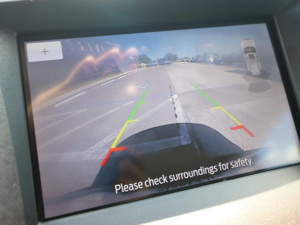 Used 2019 Ford Edge Titanium FWD image 4