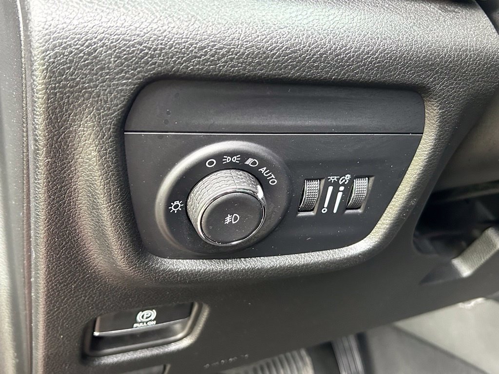 Certified 2025 Jeep Grand Cherokee Limited w/ Black Appearance Package RWD image 19