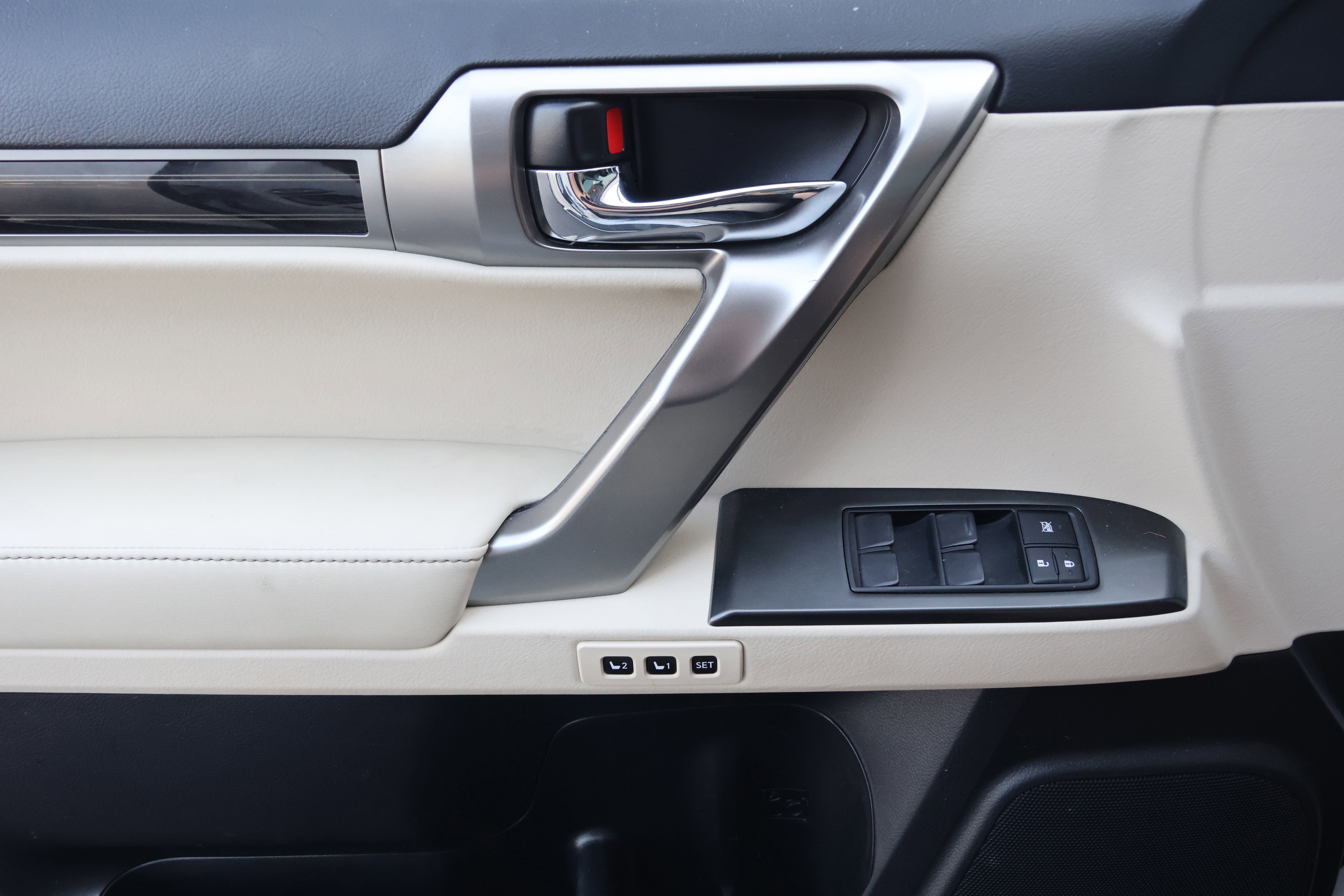 Used 2023 Lexus GX 460 Premium w/ Accessory Package AWD/4WD image 12