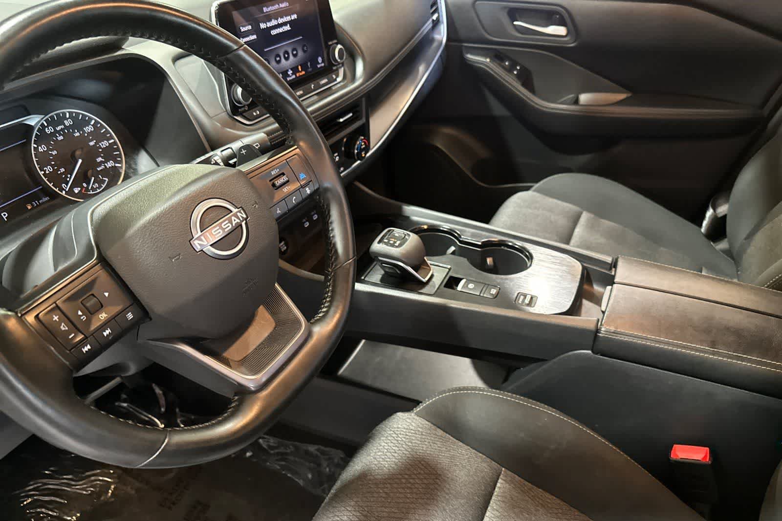 Certified 2025 Nissan Rogue SV FWD image 12