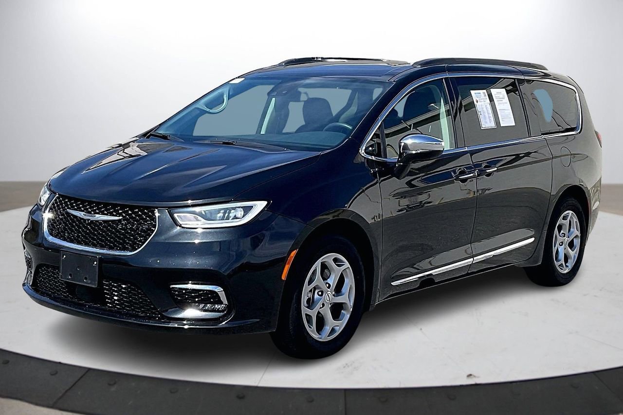 Used 2023 Chrysler Pacifica Limited image 4