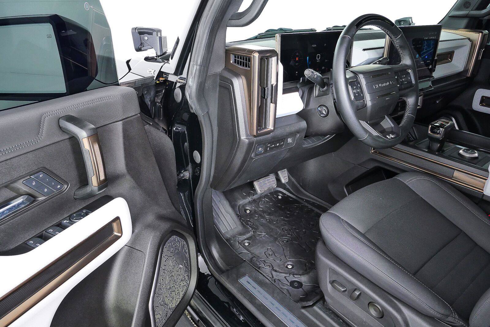 Used 2024 GMC Hummer EV 2X w/ LPO, Illumination Package AWD/4WD image 8