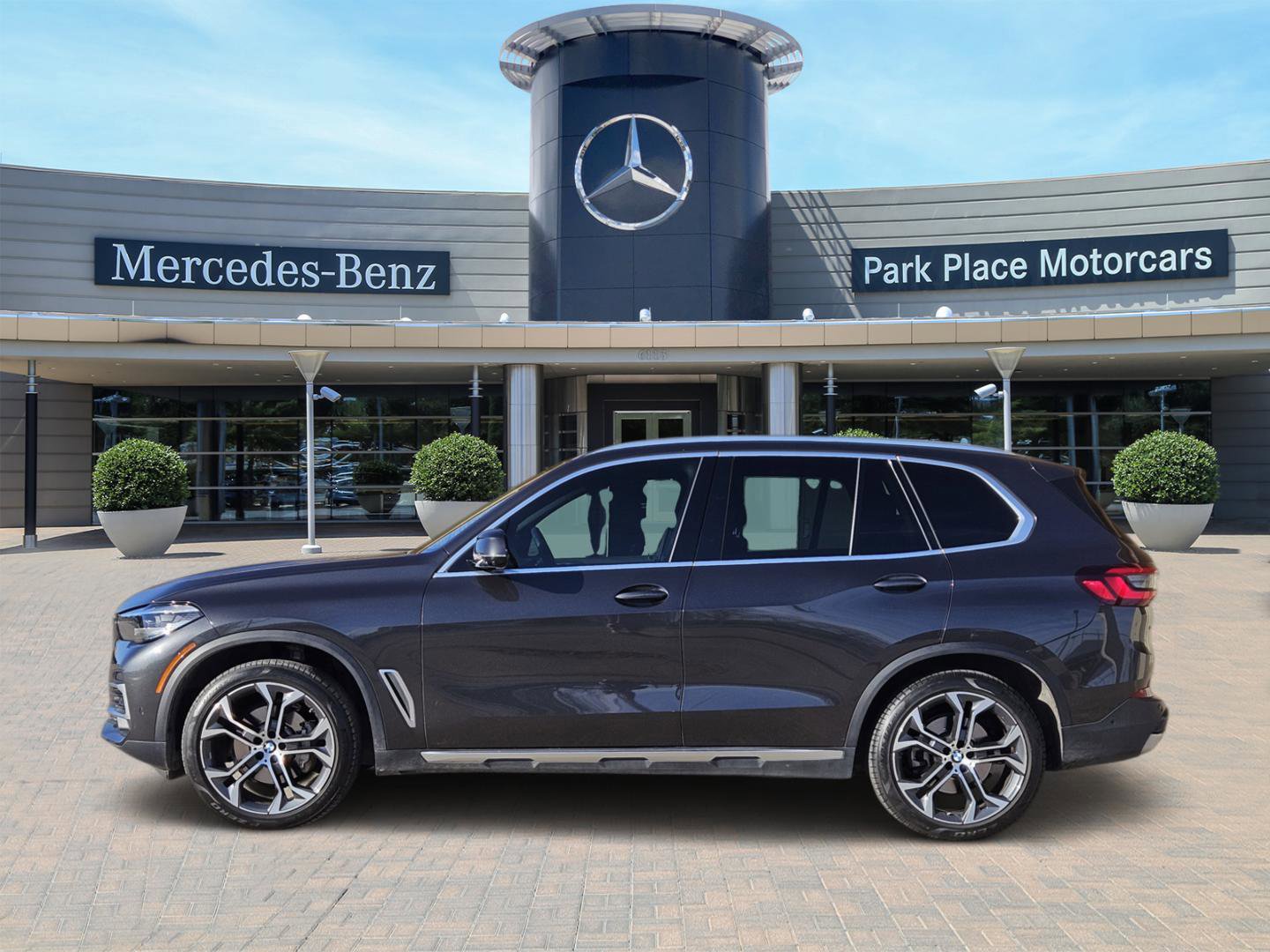 Used 2022 BMW X5 xDrive40i w/ Premium Package image 3