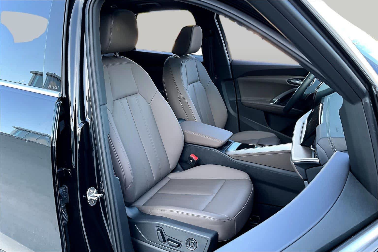 Used 2025 Audi Q5 Premium w/ Convenience Package AWD/4WD image 9