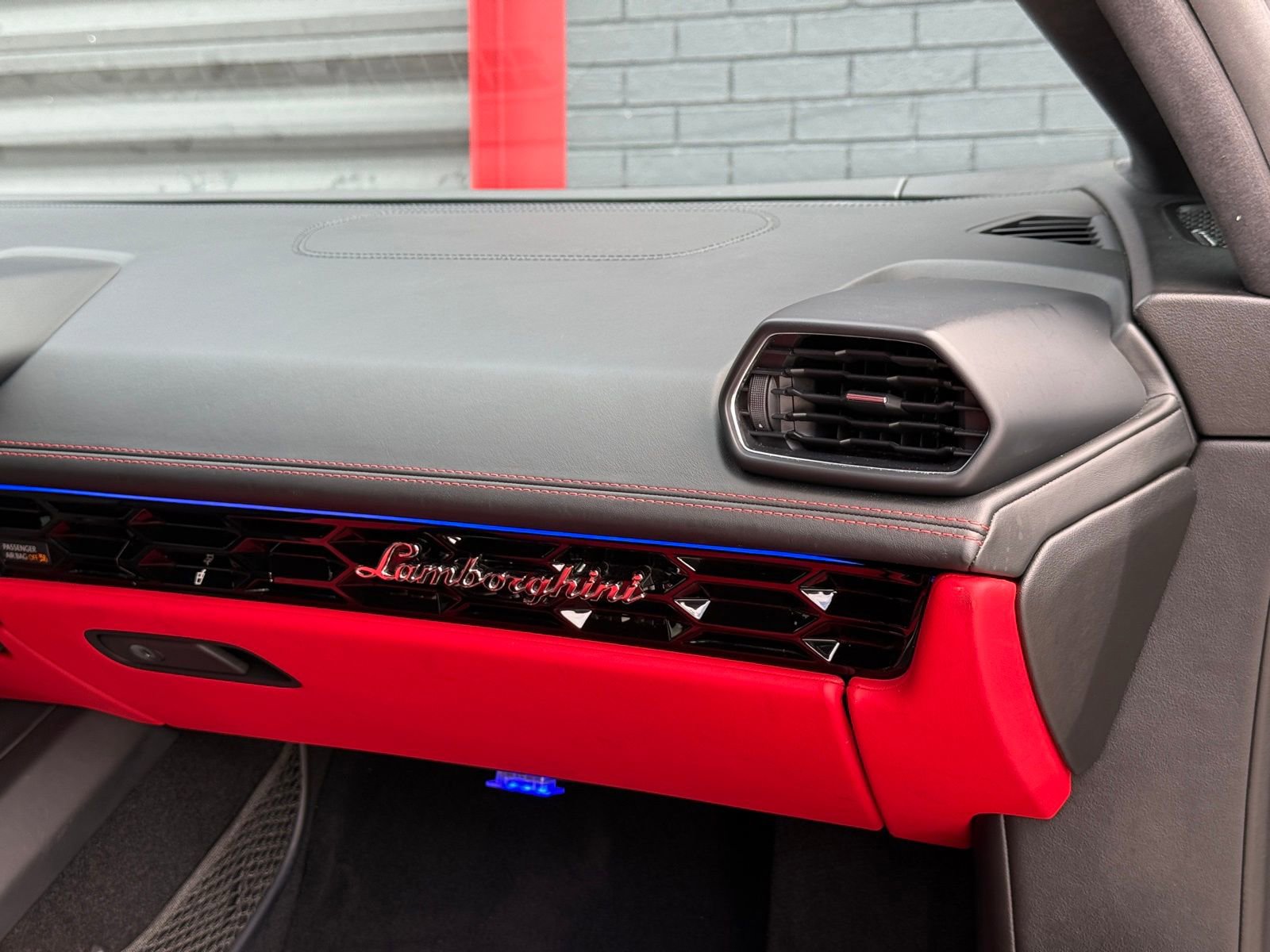 Used 2021 Lamborghini Huracan EVO image 27