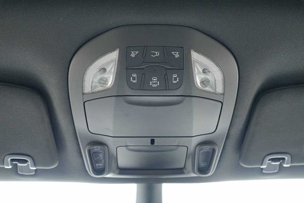 Used 2025 Chrysler Pacifica Limited FWD image 36