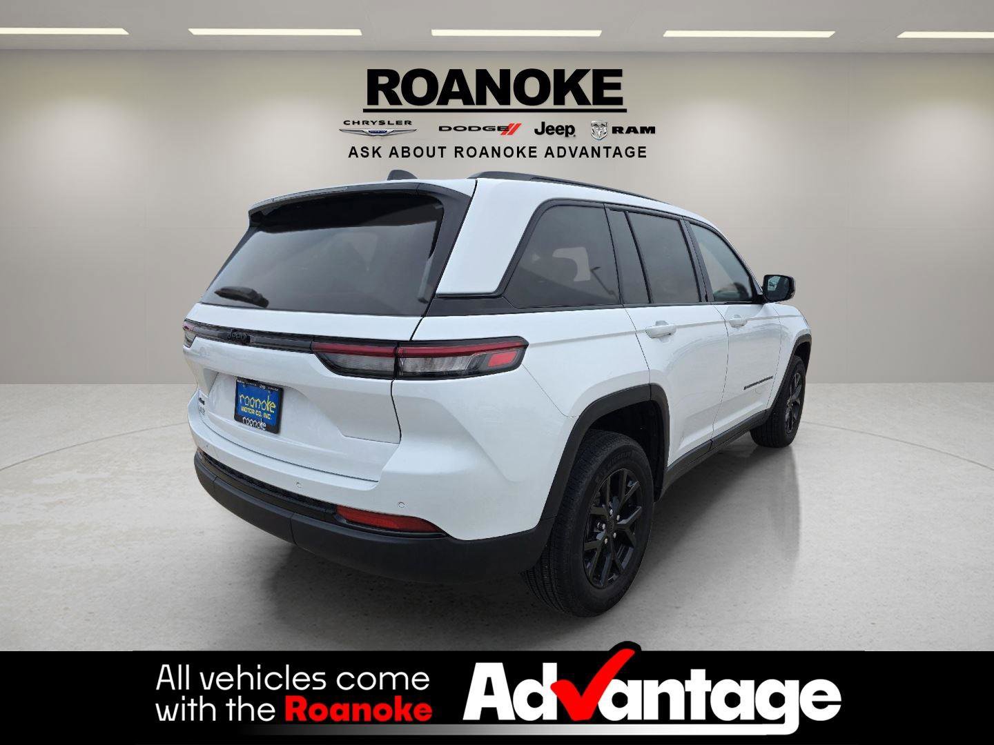 Used 2024 Jeep Grand Cherokee Altitude image 8