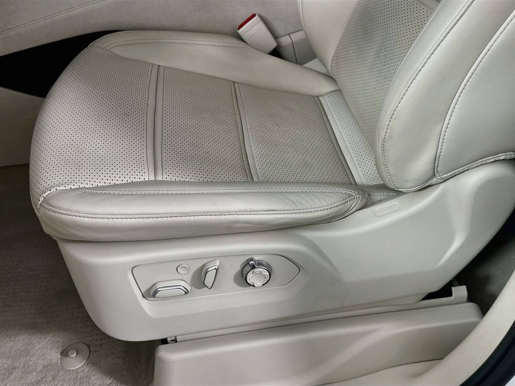 Used 2023 Cadillac Escalade Premium Luxury Platinum RWD image 20