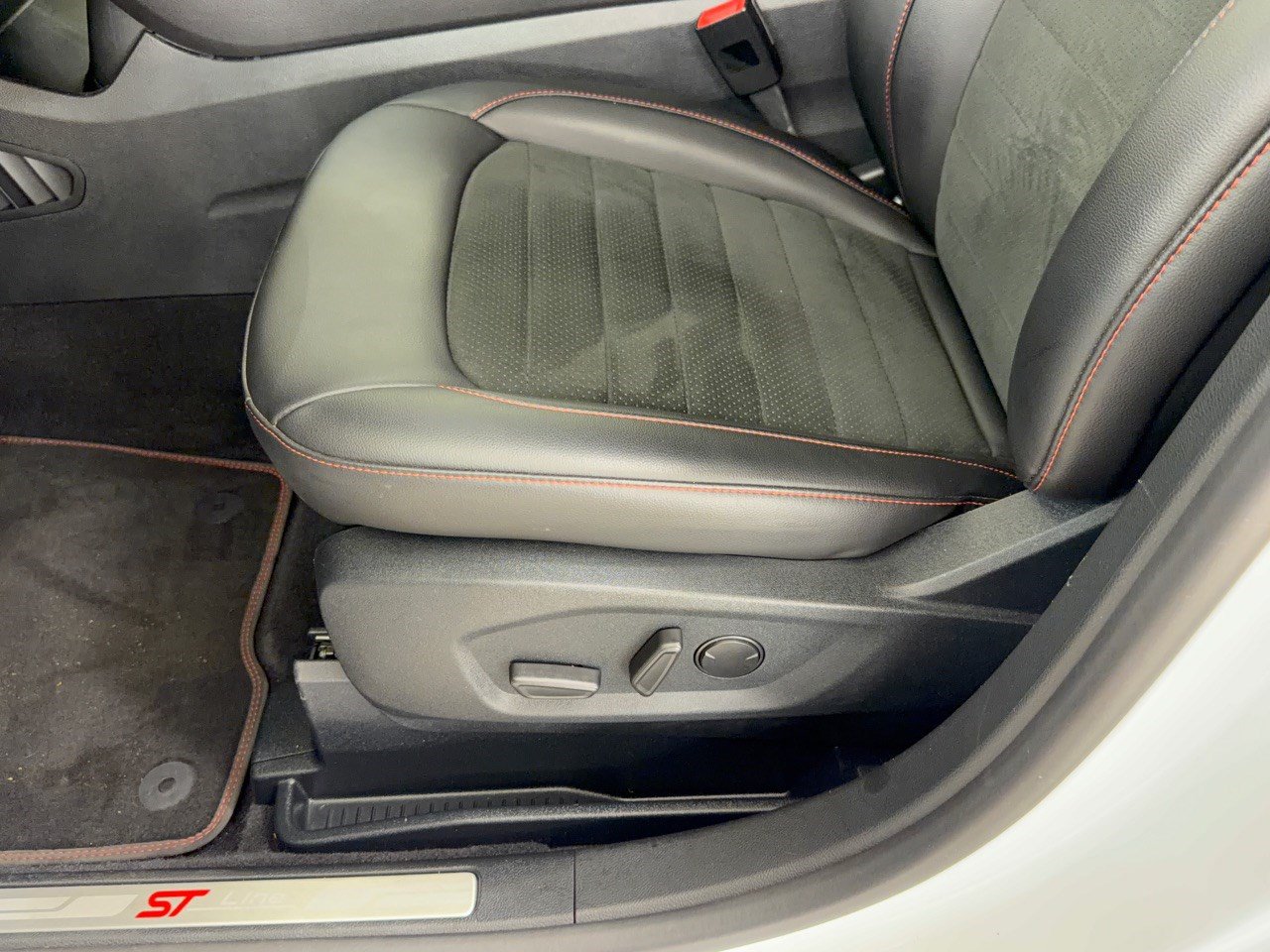 Certified 2021 Ford Edge ST-Line FWD image 16